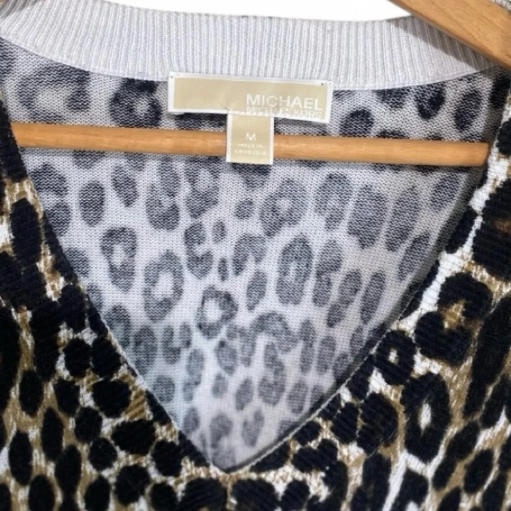 Michael Kors Women’s Leopard Print V-Neck  Lightweight Long Sleeve Top Sz M